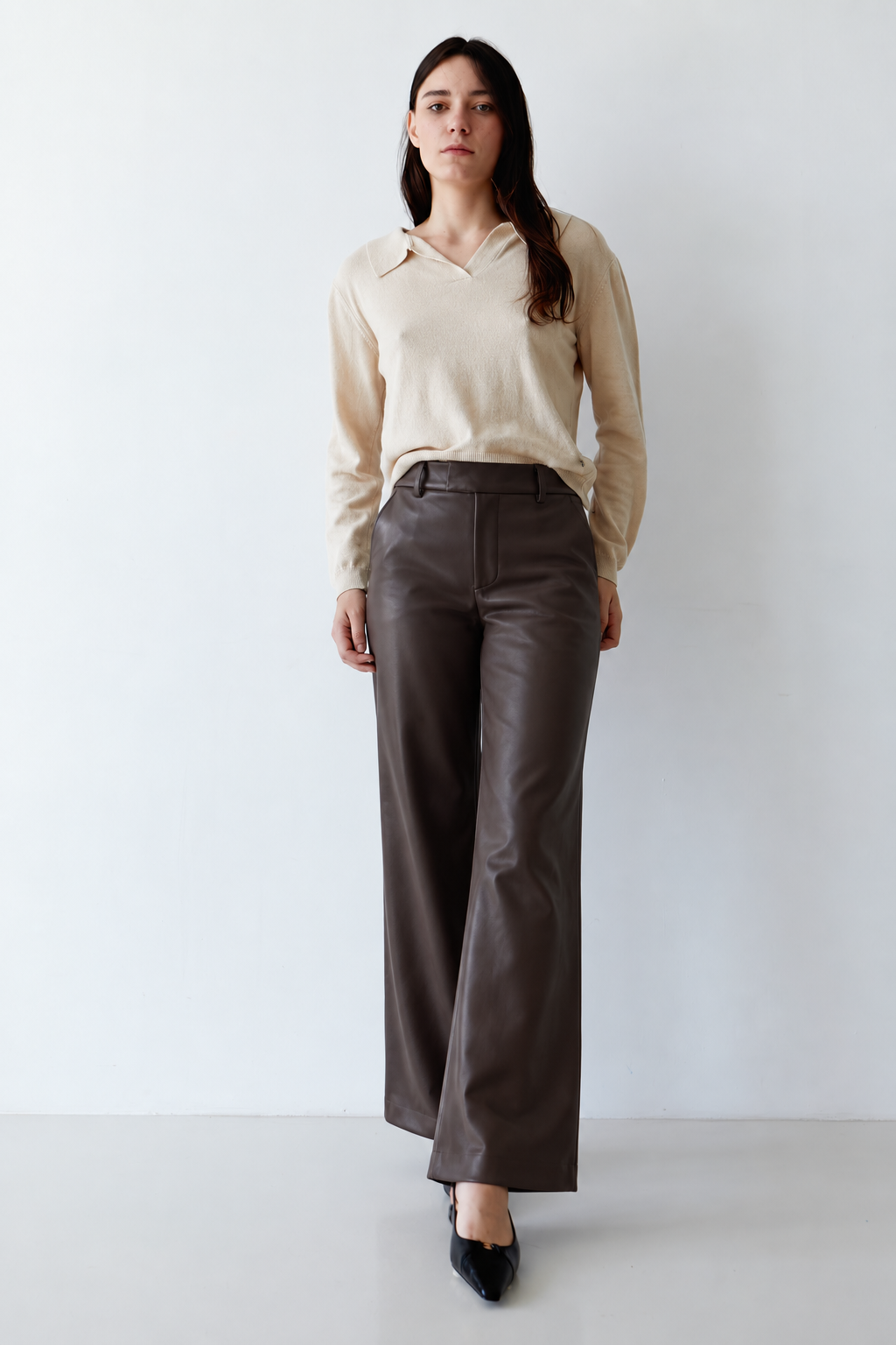 PANTALÓN WIDE LEG EFECTO PIEL MARRÓN CHOCOLATE 111