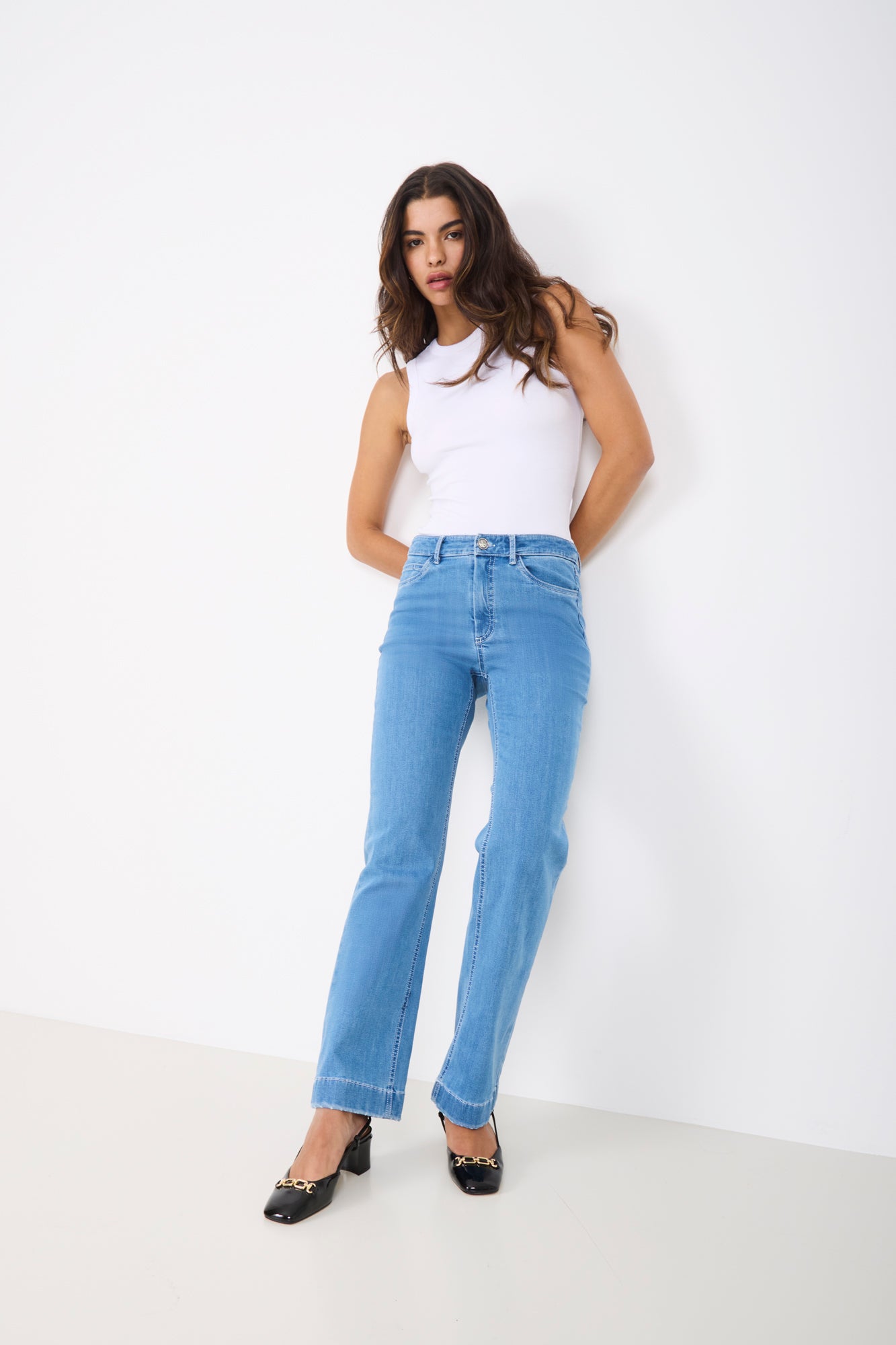 Pantalón Vaquero bolsillo bordado