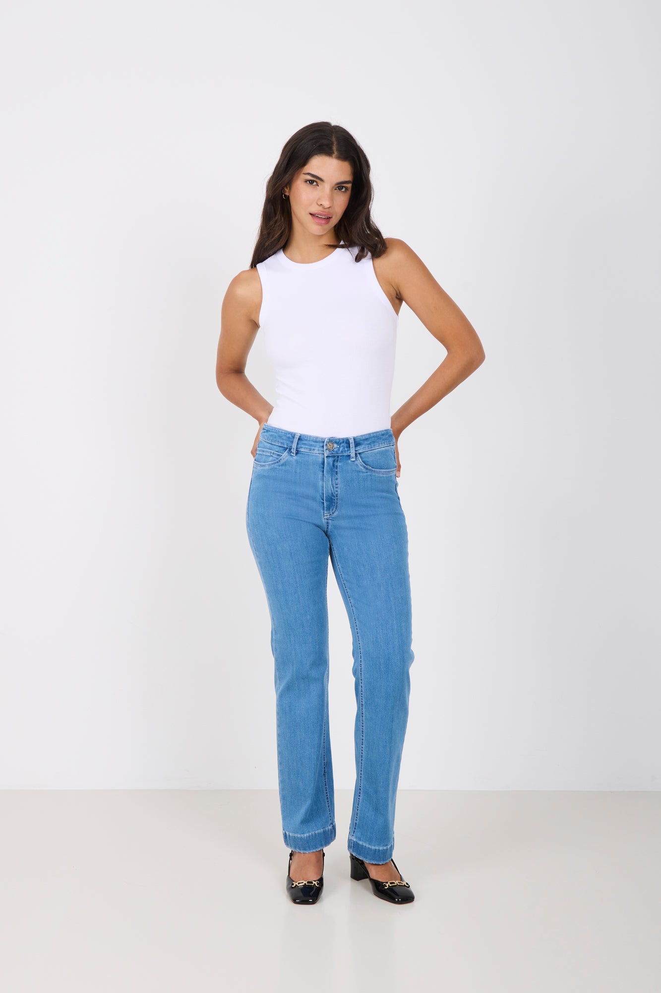 Pantalón Vaquero bolsillo bordado