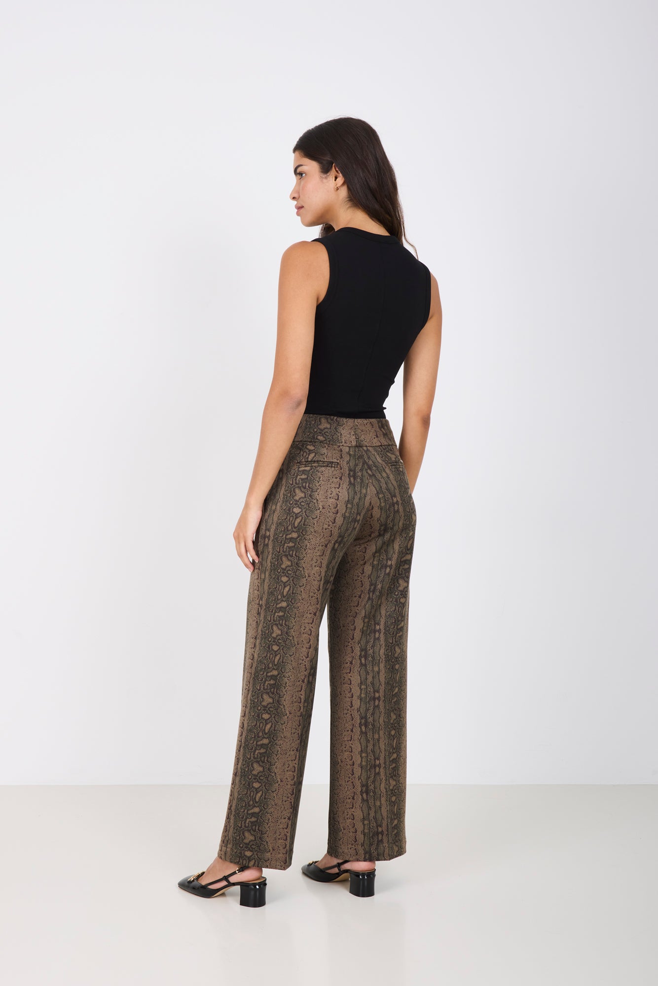 Pantalón ancho estampado serpiente
