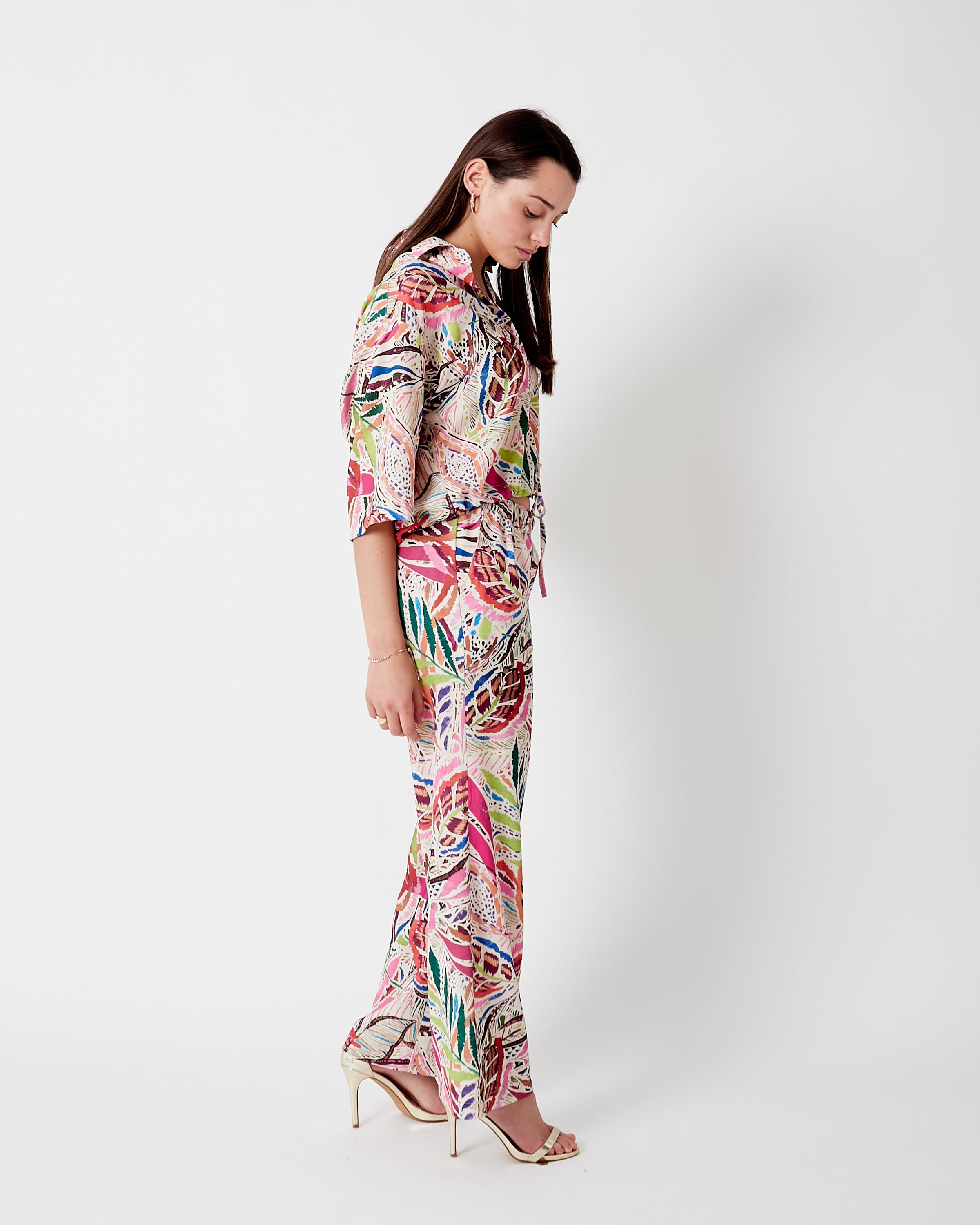 Pantalón jogger estampado tropical